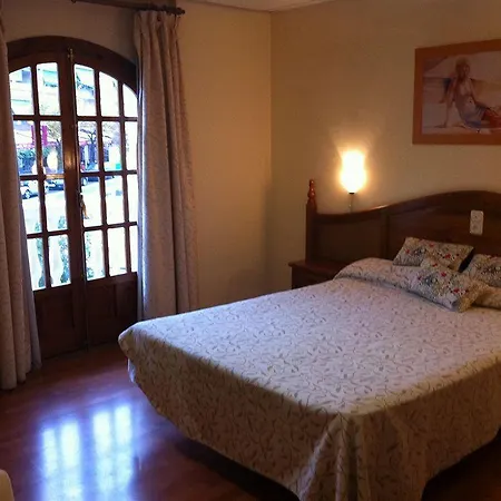 La Curva Hotel *