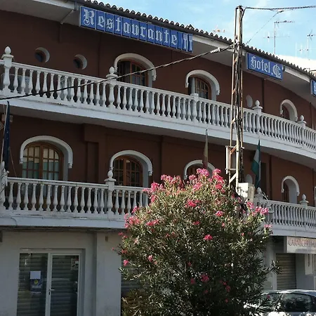 La Curva Hotel *