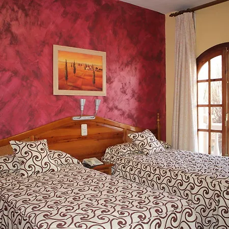 La Curva Hotel *