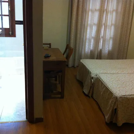 La Curva Hotel *